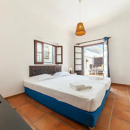 Πανσιόν J - Casa Do Farol *